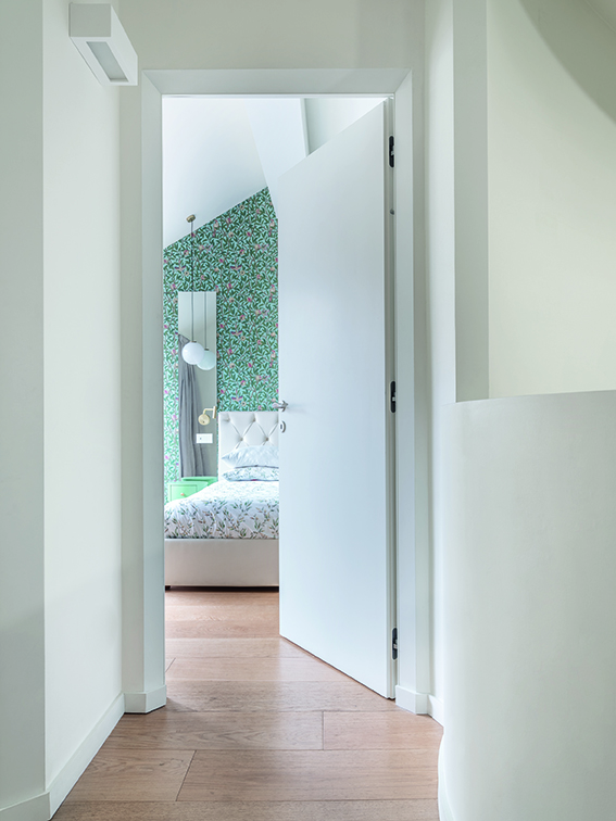 Ușile Filomuro și Eclisse 40 au fost elementele preferate de design în amenajarea unui dublex modern în MILANO