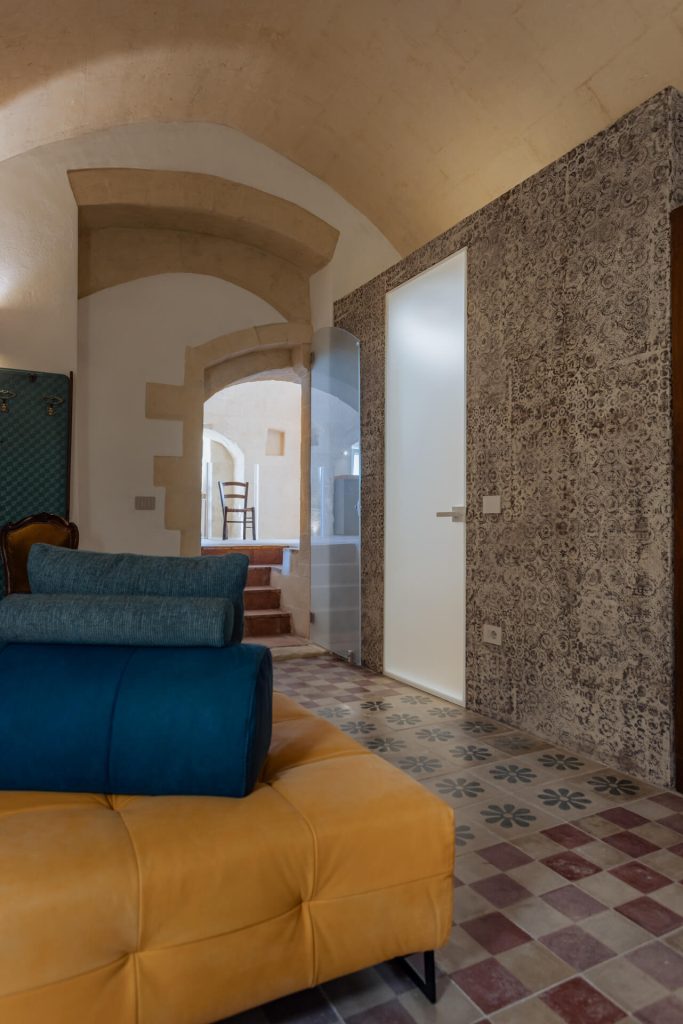 Un proiect de restaurare rezidențială printre colinele de piatră în Sassi din Matera (ITALIA)