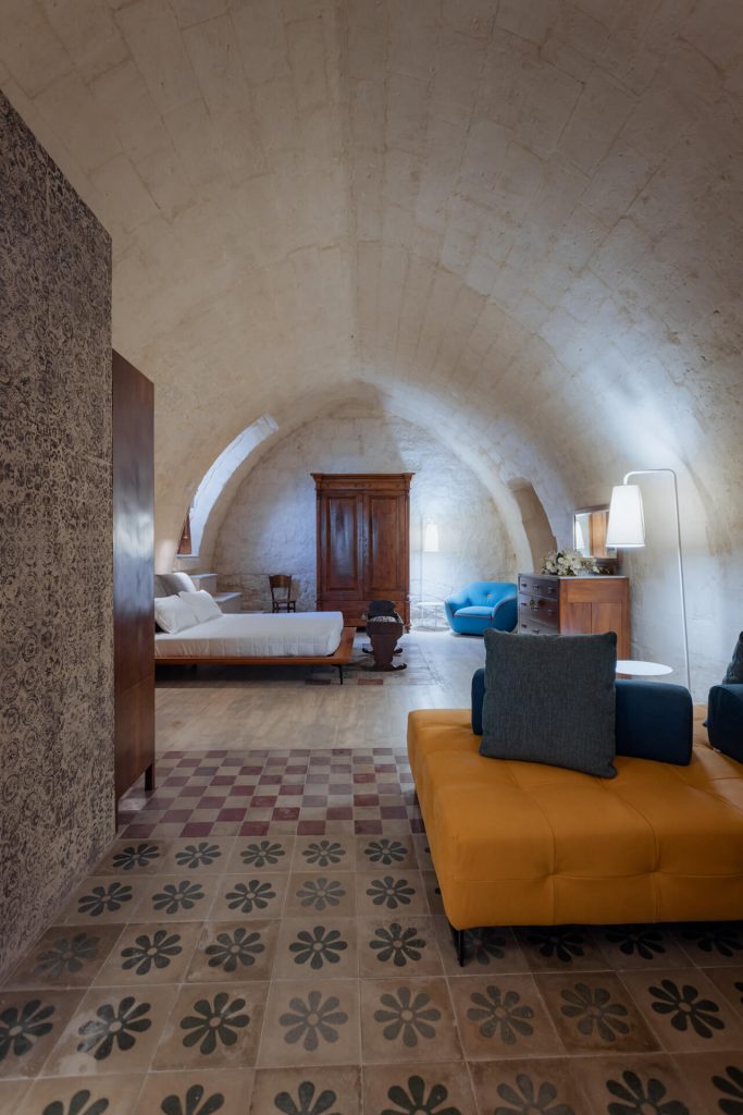 Un proiect de restaurare rezidențială printre colinele de piatră în Sassi din Matera (ITALIA)