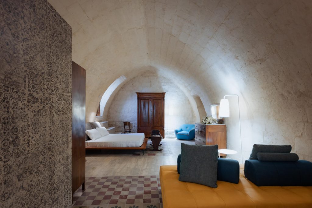 Un proiect de restaurare rezidențială printre colinele de piatră în Sassi din Matera (ITALIA)