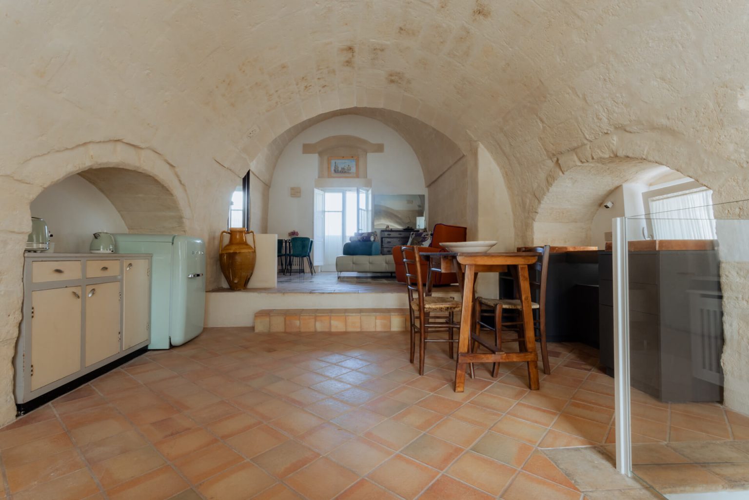 Un proiect de restaurare rezidențială printre colinele de piatră în Sassi din Matera (ITALIA)
