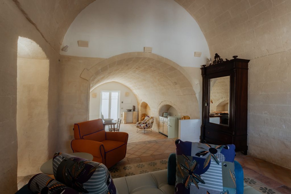 Un proiect de restaurare rezidențială printre colinele de piatră în Sassi din Matera (ITALIA)
