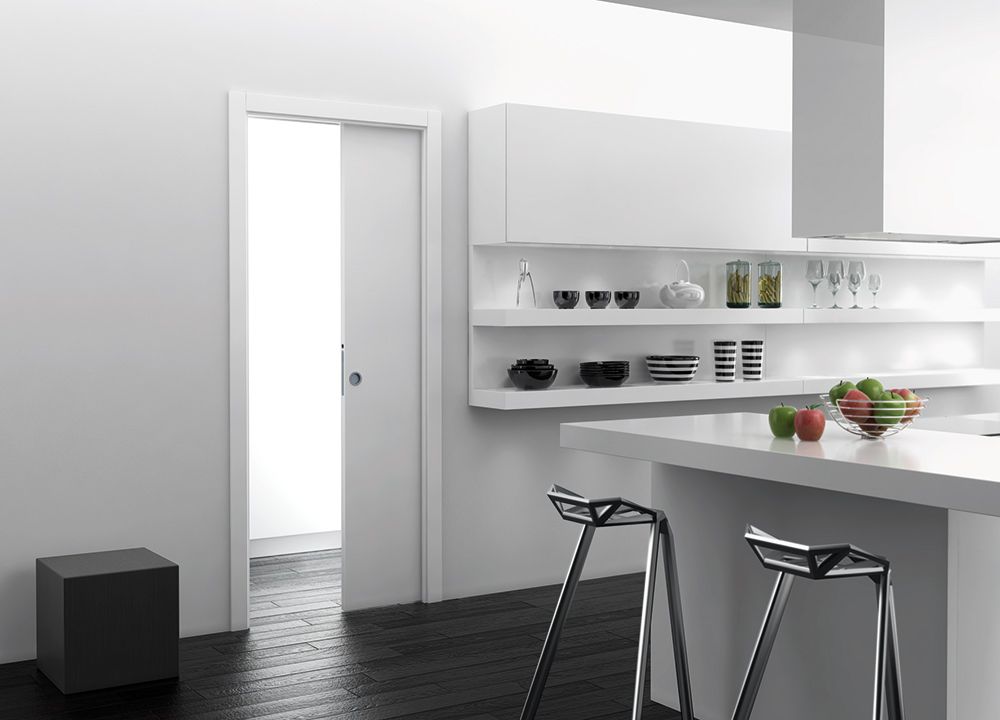 Uși glisante vs. uși clasice (în balamale). Ce e mai bun pentru interioare mici Uși glisante vs. uși clasice (în balamale). Ce e mai bun pentru interioare mici