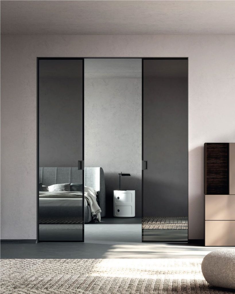 Uși glisante vs. uși clasice (în balamale). Ce e mai bun pentru interioare mici