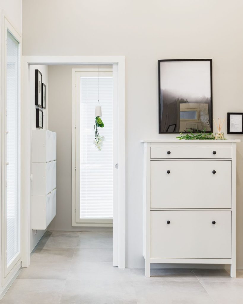 Uși glisante vs. uși clasice (în balamale). Ce e mai bun pentru interioare mici