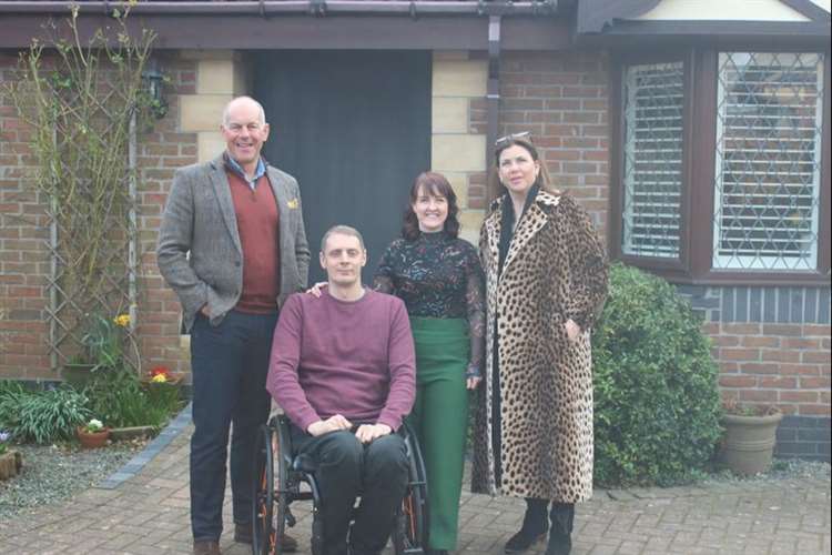 Cum au transformat ușile glisante o renovare din emisiunea „Love It or List It” pentru accesibilitate reală