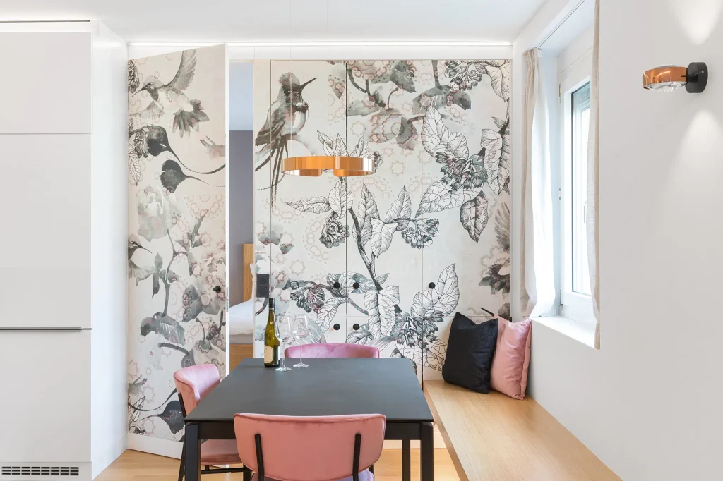 5 idei pentru cei care aleg ușile filomuro și tapetul decorativ