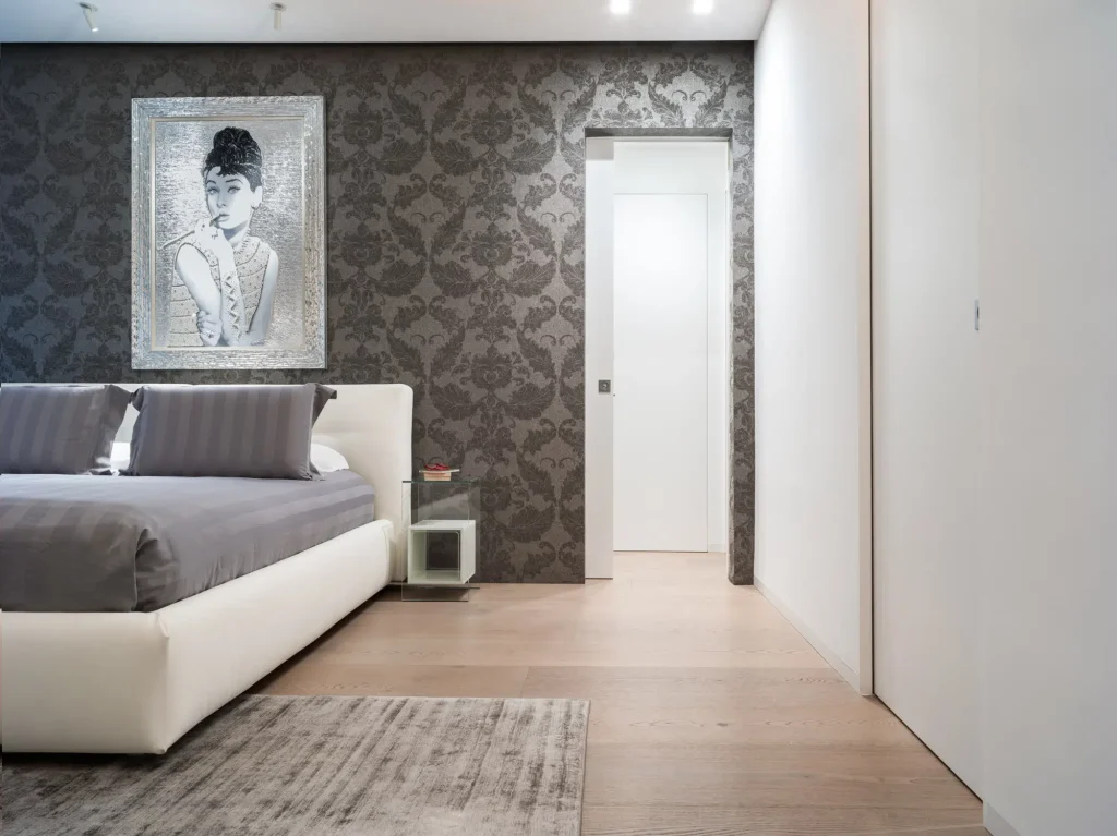 5 idei pentru cei care aleg ușile filomuro și tapetul decorativ